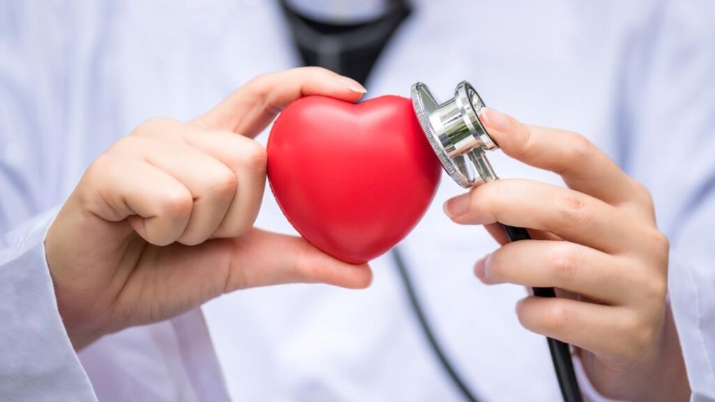 دکتر پنجه‌ طلا: پرچمدار درمان بیماری‌های قلبی