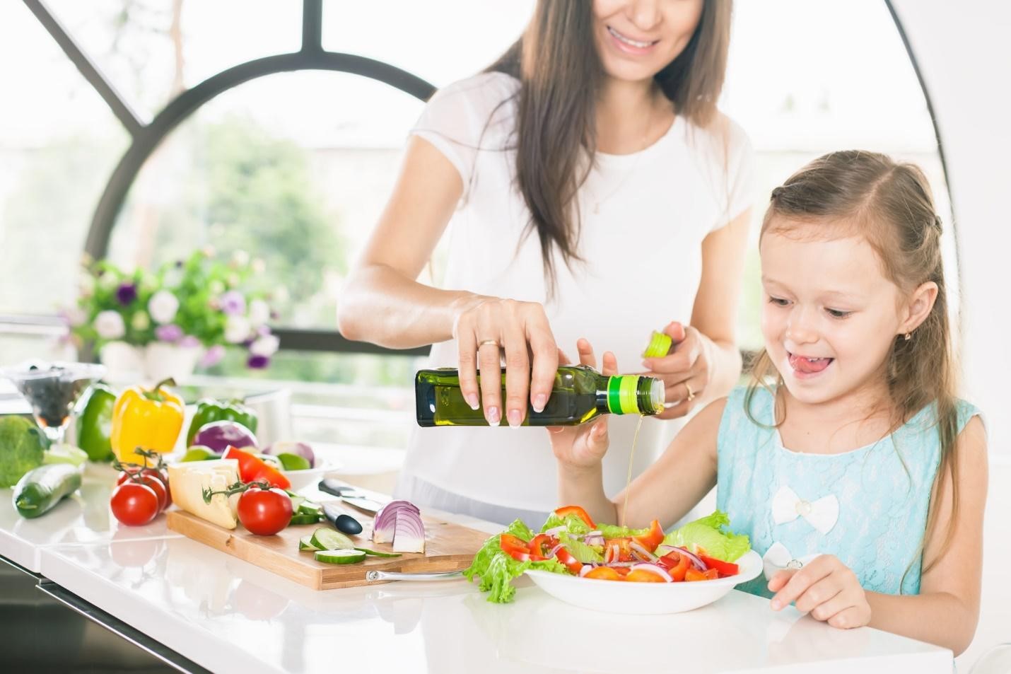 فواید روغن زیتون برای رشد و سلامت کودکان