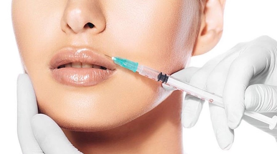 تخلیه ژل لب چطور انجام می‌شه؟ انواع تزریق