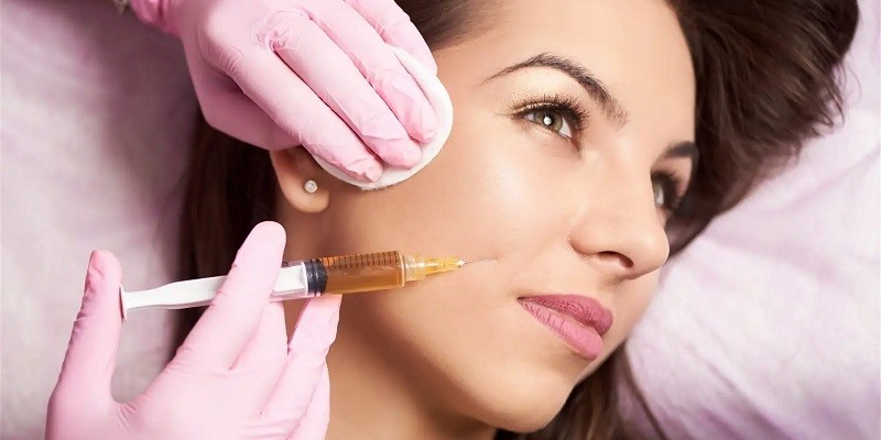 تخلیه ژل لب چطور انجام می‌شه؟ مواد مورد نیاز