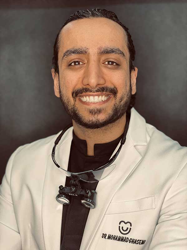 کلینیک دکتر محمد قاسمی | خدمات تخصصی ایمپلنت، لمینت و دندانپزشکی زیبایی در کرج