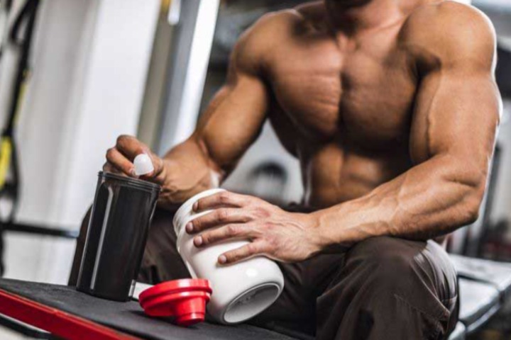 نحوه مصرف کراتین برای افراد مبتدی | راهنمای قدم‌به‌قدم برای شروع علمی و ایمن