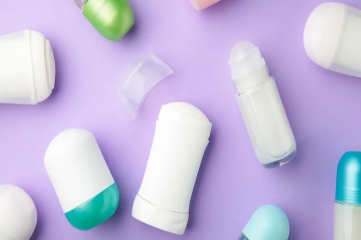 چه مدل ضدتعریق بخریم یا نخریم؟ راهنمای خرید مام رول، اسپری بدن و کرم ضدتعریق