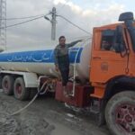 آب‌رسانی سریع تانکر آب آستان قدس رضوی در مناطق سیل‌زده شهرستان سیریک