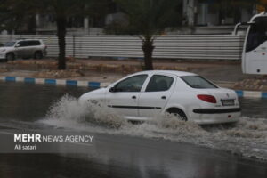 آبگرفتگی خیابان های انزلی بر اثر بارش باران