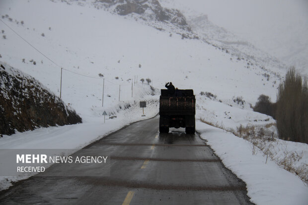 احتشامی: ۱۶۰ کیلومتر از راه های مناطق روستایی کاشان بازگشایی شد