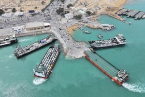 ازسرگیری فعالیت بنادر لافت و پل پس از بهبود شرایط جوی