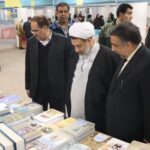 امام جمعه کرمان: کتاب خوانی به یک عادت روزانه در خانواده‌ها تبدیل شود