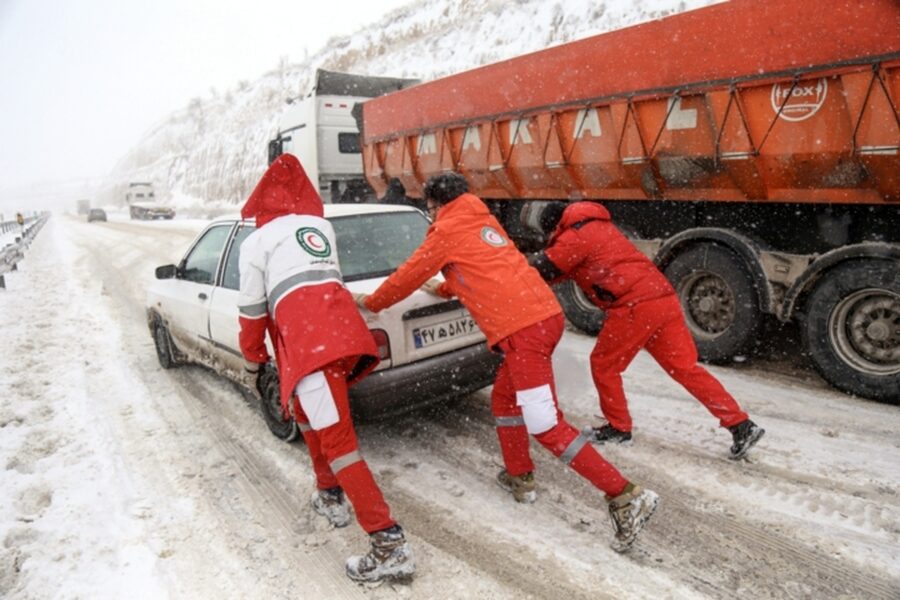 امداد‌رسانی هلال‌احمر به بیش از ۶ هزار نفر در برف و سیلاب/ اسکان اضطراری هزار حادثه‌دیدگان