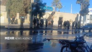 اوضاع آرام در جلوی درب فرمانداری شهرستان فسا