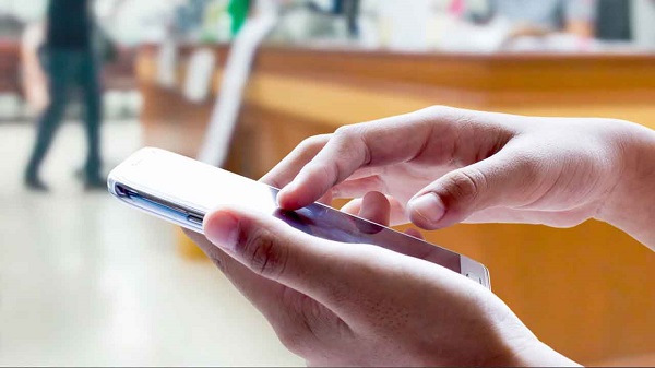 با این تکنیک های ذهن آگاهی استفاده از گوشی هوشمند را به کنترل خود درآورید