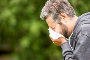 باد پاییزی ذرات آلرژی را در هوا پخش می‌کند؛ مراقب ریه‌ها باشید