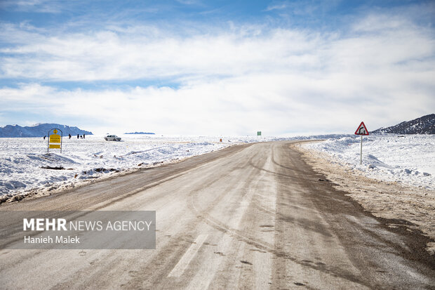 بارش برف در آزادراه خرم‌آباد به اراک