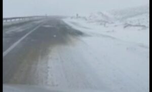 بارش برف در محور قروه - همدان