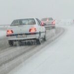 بارش برف در محورهای جنوب آذربایجان غربی؛ جاده ها لغزنده هستند