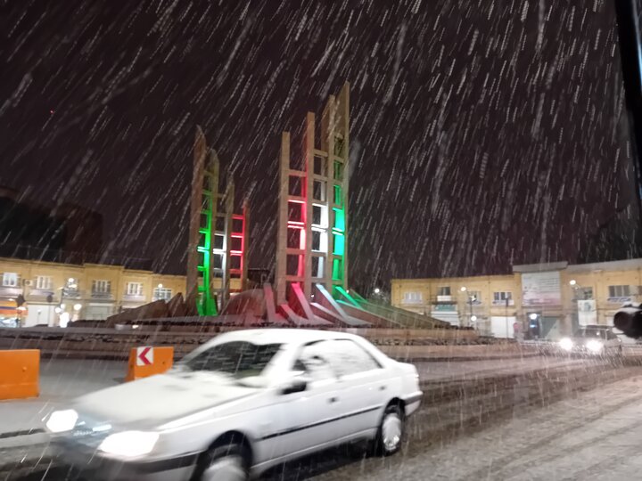 بارش نخستین برف پاییزی چهره زنجان را سفید پوش کرد