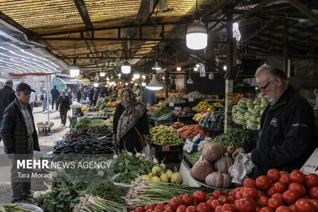 بازار شب یلدا در گیلان زیر ذرهبین ناظران؛ با سودجویان برخورد می شود بازار شب یلدا در گیلان زیر ذرهبین ناظران؛ با سودجویان برخورد می شود