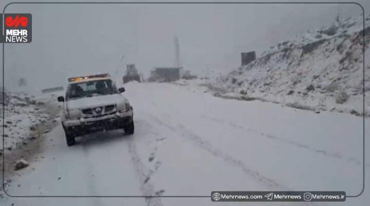 برف‌روبی گردنه‌ «گله مویه» الیگودرز