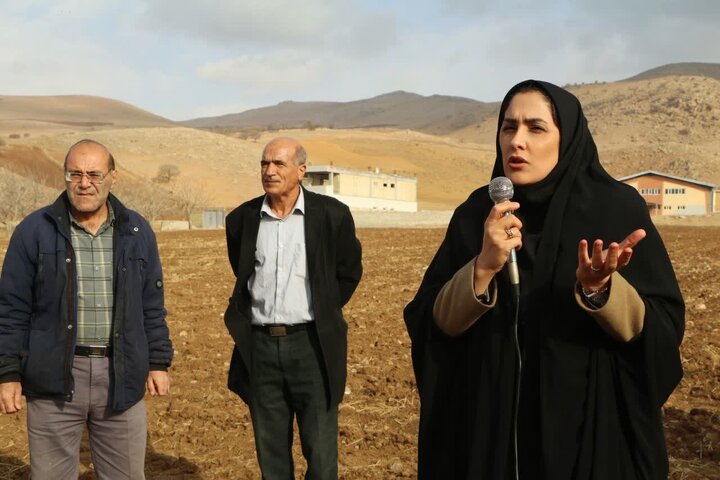 برگزاری رویداد «روز مزرعه کشت مکانیزه نخود انتظاری» در خرم‌آباد