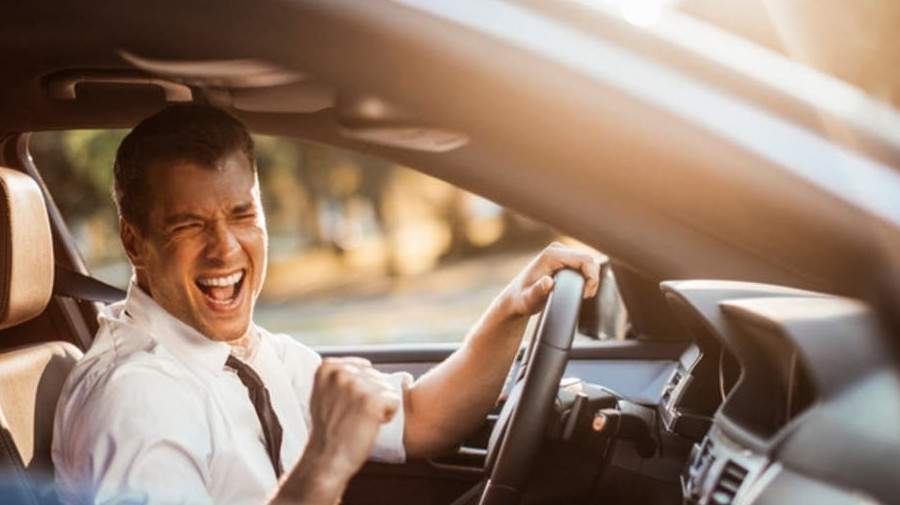 تأثیر صدای بلند بر بینایی و رانندگی