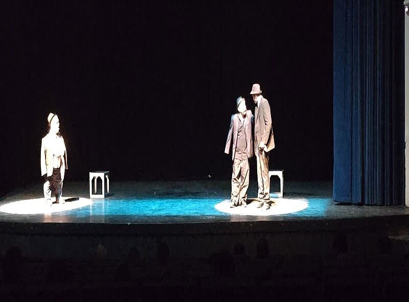 تالار هنر اصفهان؛ وقتی «آفتاب» صحنه را به رفاقت روشن کرد تالار هنر اصفهان؛ وقتی «آفتاب» صحنه را به رفاقت روشن کرد