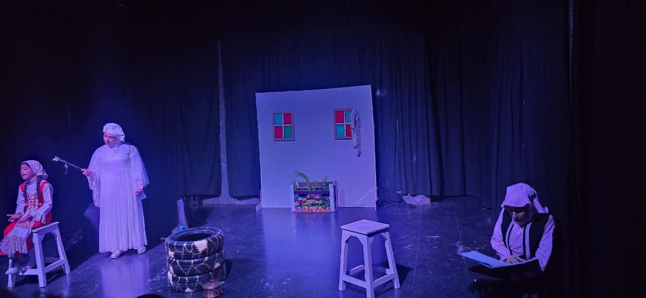 تالار هنر اصفهان؛ وقتی «آفتاب» صحنه را به رفاقت روشن کرد تالار هنر اصفهان؛ وقتی «آفتاب» صحنه را به رفاقت روشن کرد