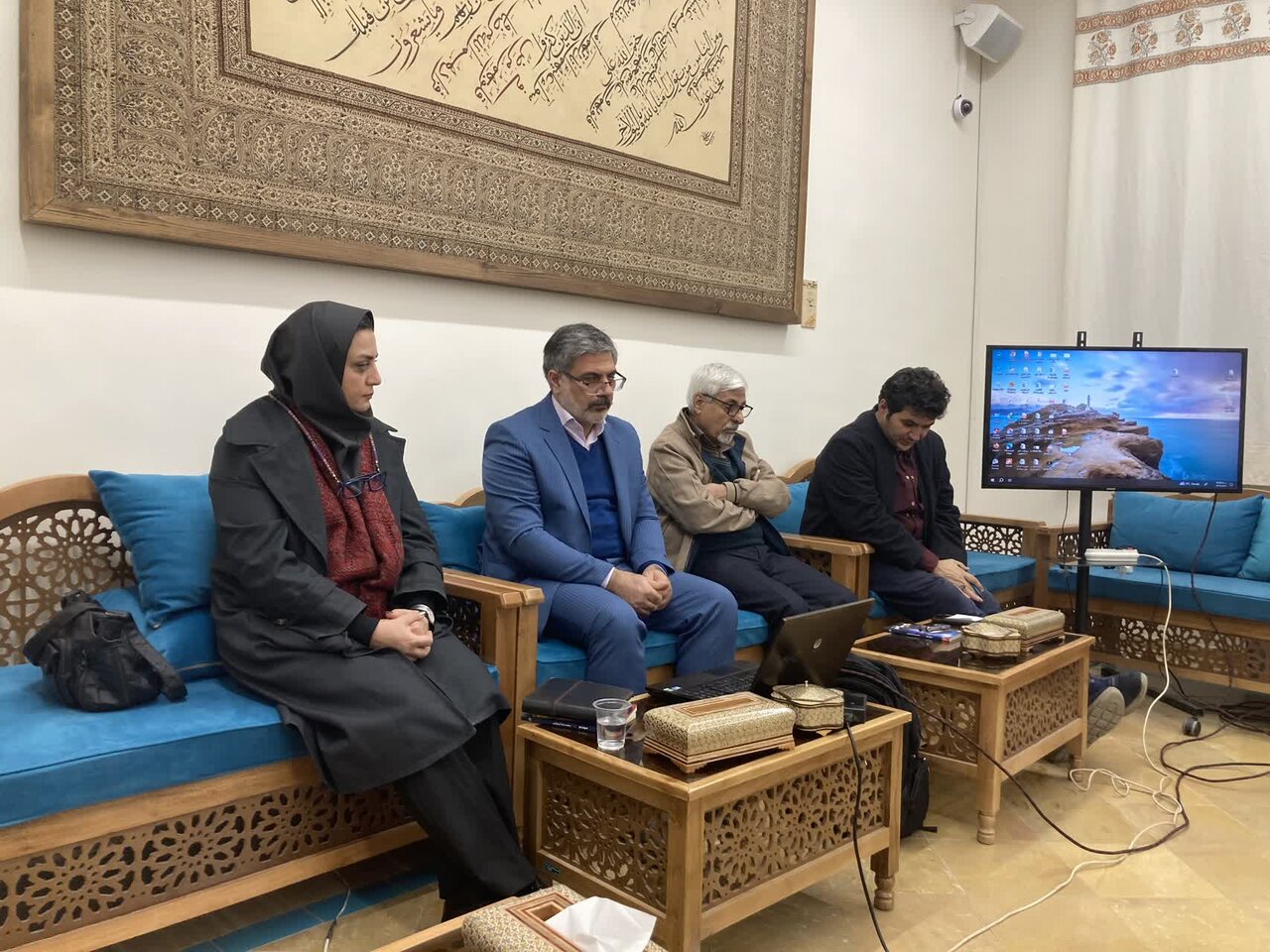 تحلیل رمان‌های نوجوان محمدرضاآریانفر در اصفهان؛نگاه به بلوغ،جنگ وفرهنگ