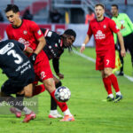 تراکتور مسلط به بازی با پرسپولیس بود/ نباید تشویق‌ها لطمه بزند