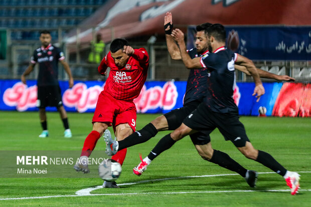 ترکیب احتمالی پرسپولیس و تراکتور/ تصمیم دو سرمربی خیلی عجیب نیست! ترکیب احتمالی پرسپولیس و تراکتور/ تصمیم دو سرمربی خیلی عجیب نیست!