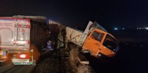 تصادف زنجیره‌ای خونین در جاده محلات - خمین / ۱۰ نفر زخمی شدند