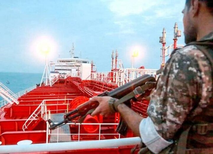 توقیف کشتی خارجی در دریای عمان