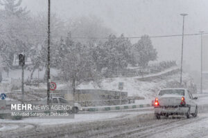 جاده یاسوج-چرام مسدود است؛ مه گرفتگی و لغزندگی در محورهای اصلی