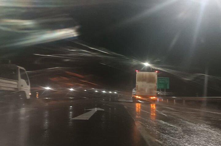 جاده‌های میامی لغزنده است؛ بارش برف و باران