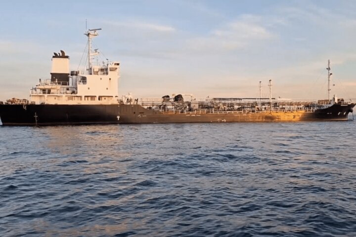 جزئیات توقیف نفتکش خارجی حامل سوخت قاچاق در خلیج فارس