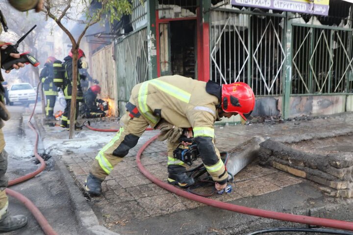 حریق مغازه تعمیرات استارت در مشهد مهار شد 