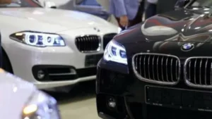 خداحافظی خودروهای لوکس و نیمه‌لوکس با بنزین سهمیه‌ای؛ حذف کارت سوخت ماشین‌های بالای ۱۳۰۰ سی‌سی