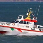 خدمه یک فروند لنج باری در مسیر دبی- لاور ساحلی نجات یافتند