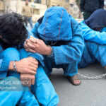 دستبند پلیس بر دستان سارقان سیم و کابل‌های مخابراتی در بندرعباس