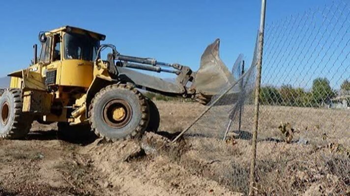 رفع تصرف ۶۴۰۰ مترمربع زمین دولتی در حاشیه شهر کرمان
