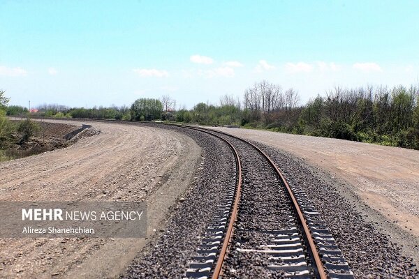 رفیعی: ۲ قطعه از طرح راه آهن ایلام در حال اجرایی شدن است