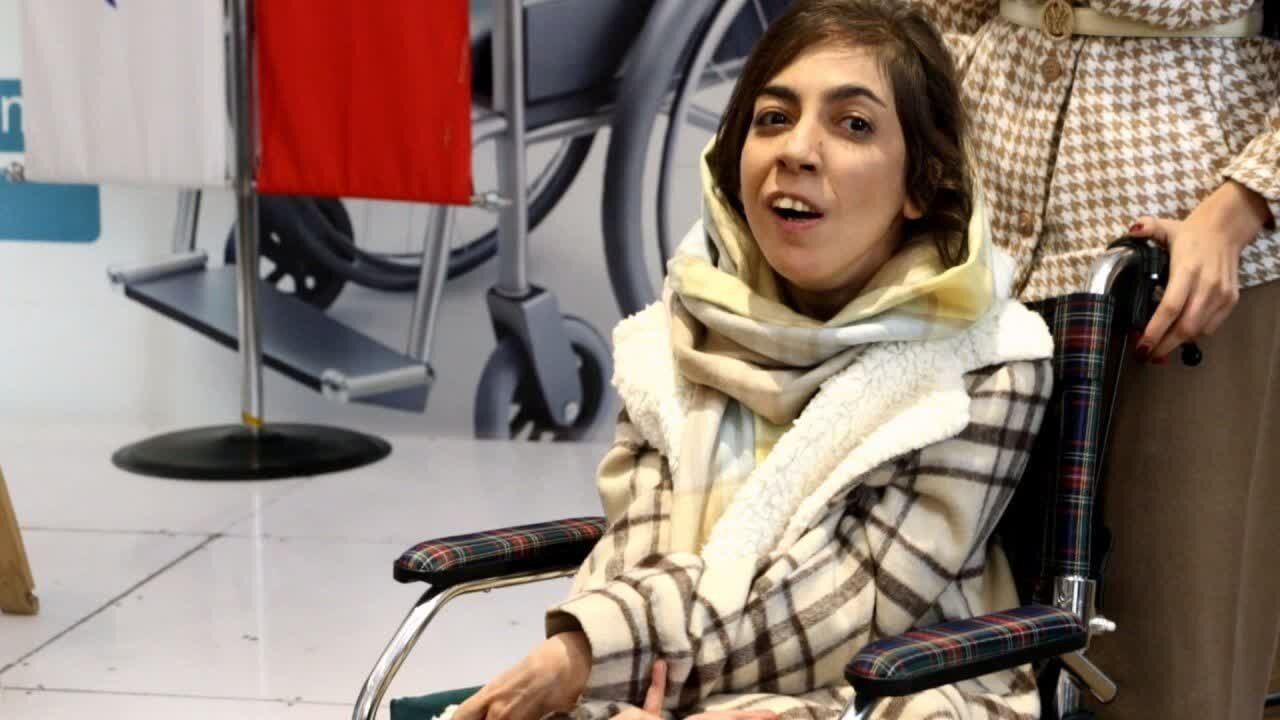 روایت زنی که صدایش شنیده نمیشود اما عطرهایش حرف میزنند روایت زنی که صدایش شنیده نمیشود اما عطرهایش حرف میزنند