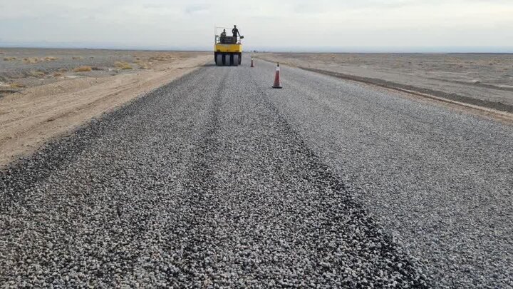روکش آسفالت ۴۵۶ کیلومتر جاده در لرستان؛ ۲۷۷ میلیارد اوراق جذب شد