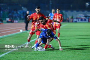 سرمربی فولاد و مربی استقلال خوزستان محروم هستند