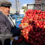 سفره های کوچک در بلندترین شب سال؛ روایتی ازبازار شب چله قم