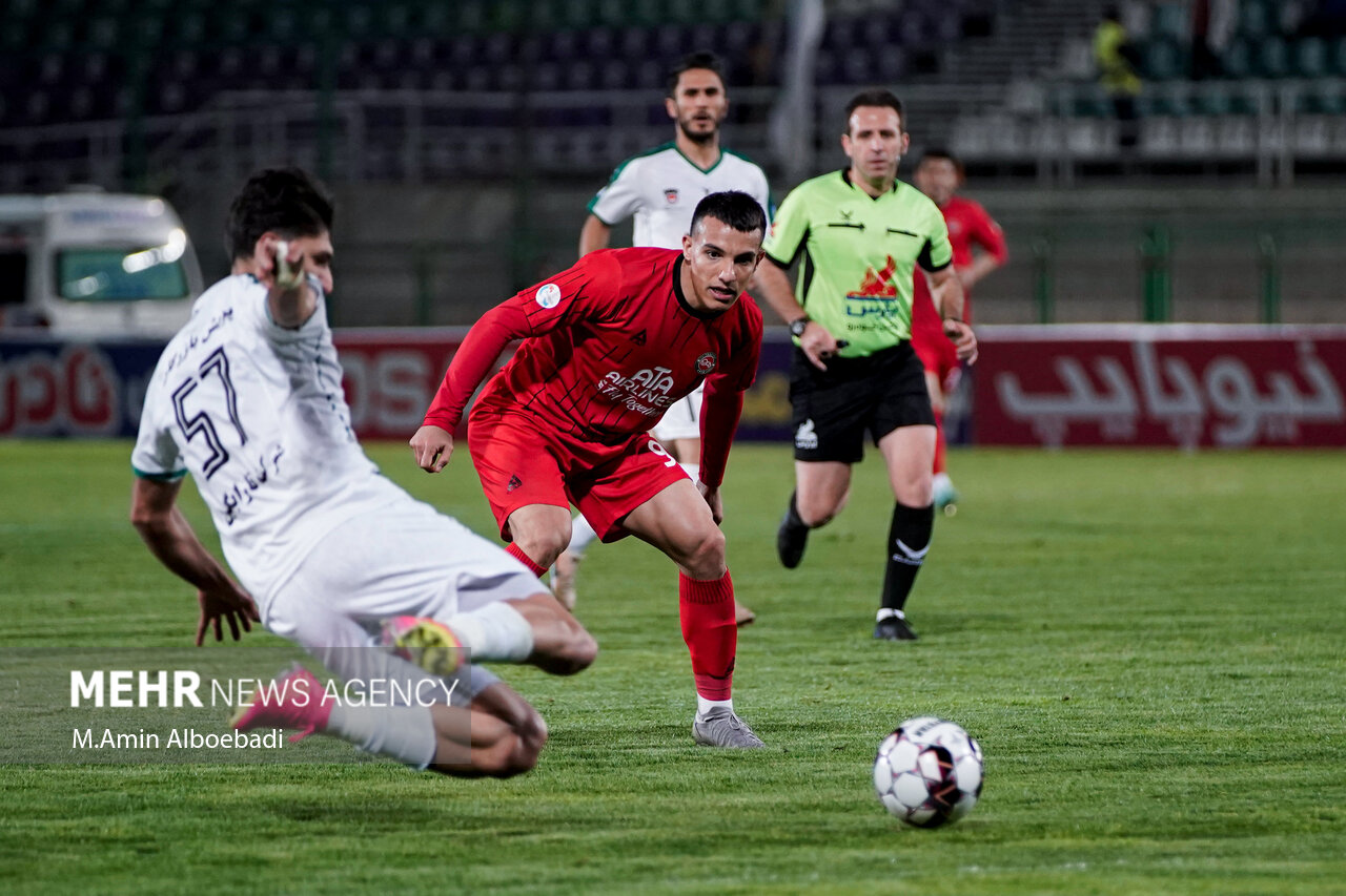 سقوط آبی ها در هفته ایده آل سپاهان/ زنگ خطر برای تراکتور به صدا درآمد سقوط آبی ها در هفته ایده آل سپاهان/ زنگ خطر برای تراکتور به صدا درآمد