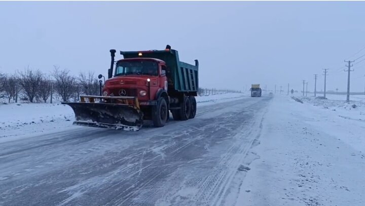 شکری:۳۰۰۰ کیلومتر از محورهای مواصلاتی آذربایجان غربی برف روبی شد