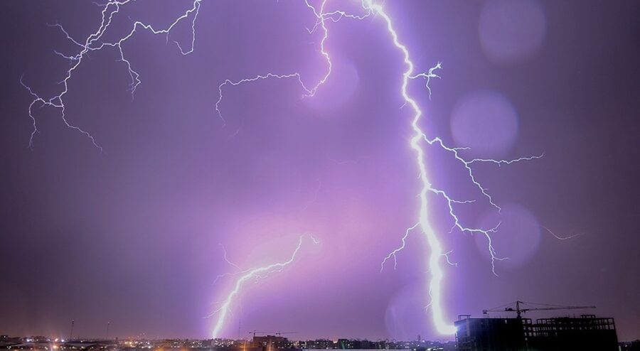 صاعقه زدگی جوان ۲۰ ساله یاسوجی