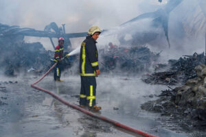 صالح:آتش‌سوزی گسترده انبار ضایعات در مشهد مهار شد