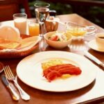 صبحانه ای محبوب و خوشمزه که فشار خون شما را بالا می‌برد