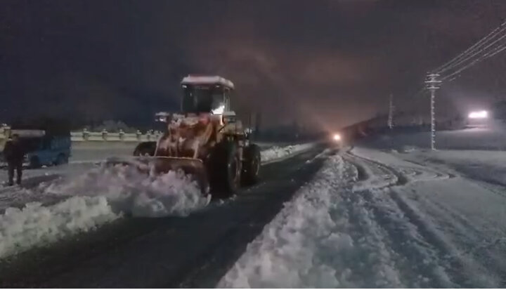 عملیات برف‌روبی در محور روانسر به پاوه